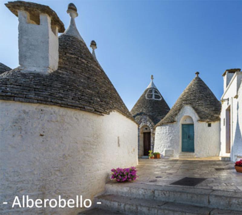 Trulli di Alberobello: case tradizionali in pietra con tetti a cono, patrimonio UNESCO.